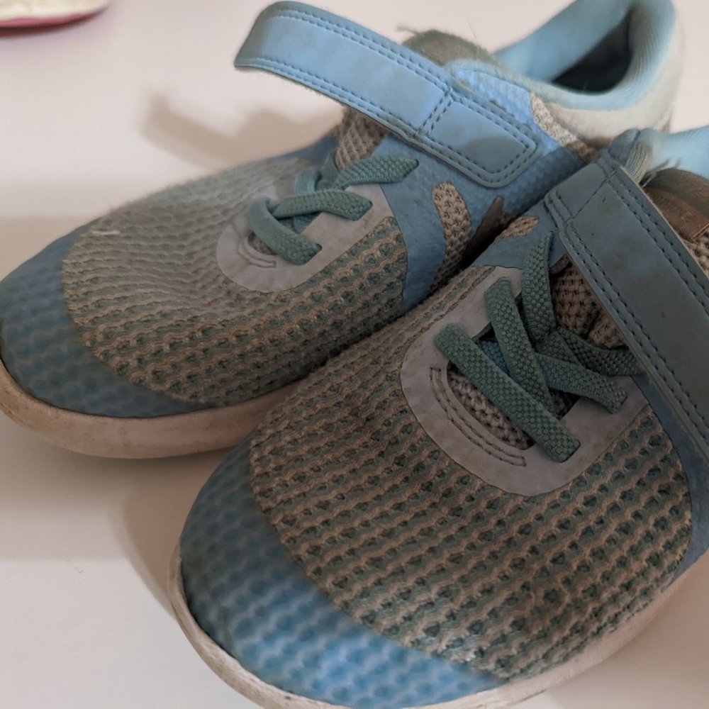 Nike tennis shoes
